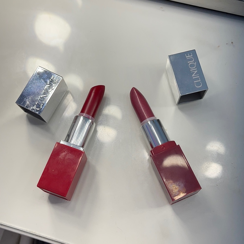 2 Clinique mini lip sticks